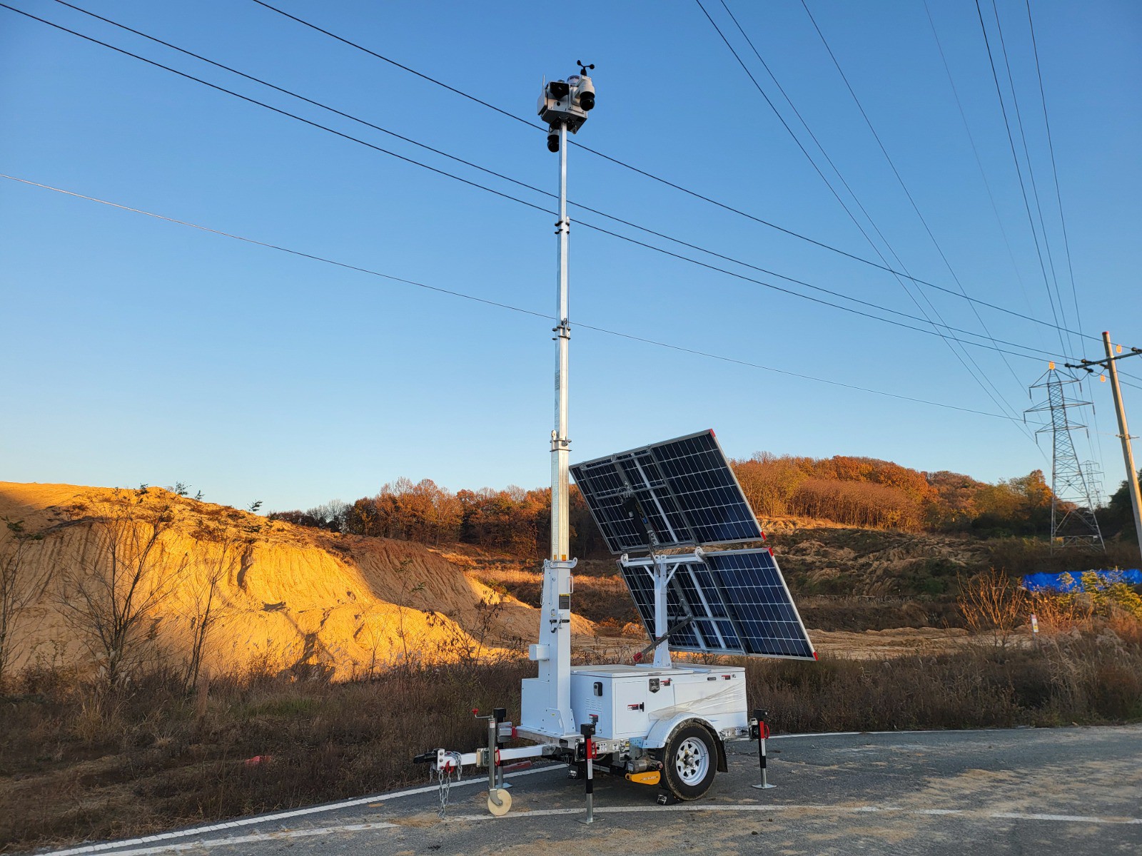 Solar CCTV Trailer 5G Starlink1 Solar CCTV Trailer 5G Starlink1