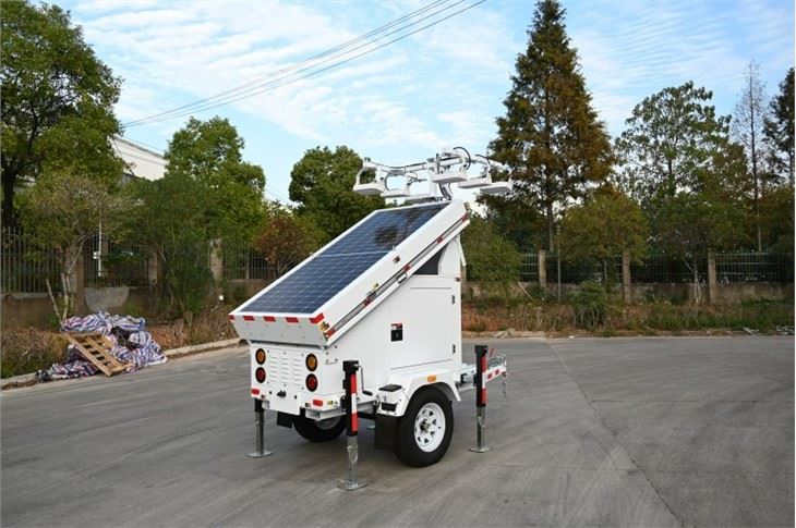 BIGLUX Mobile Solar Light Tower With 3 Panels